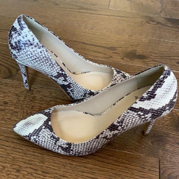 Faux snake skin heels - Picture 3 of 8